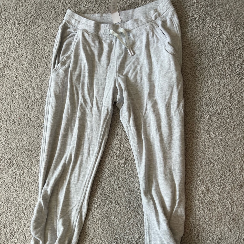 grey ivivva sweatpants